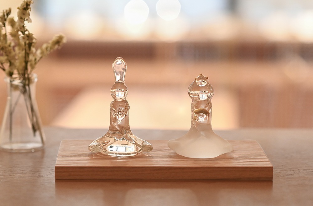 ハリオ」“ガラスのおひなさま”、職人手作りの金箔あしらったガラス製