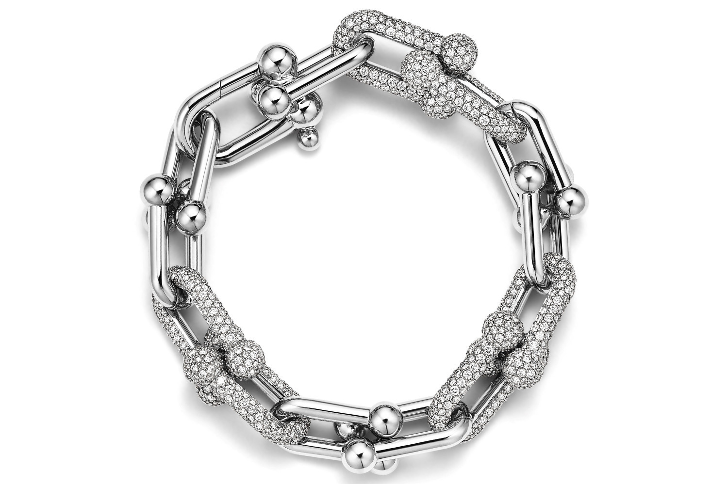 ティファニー新作ブラックチタンのジュエリー、ダイヤ煌めく“大胆