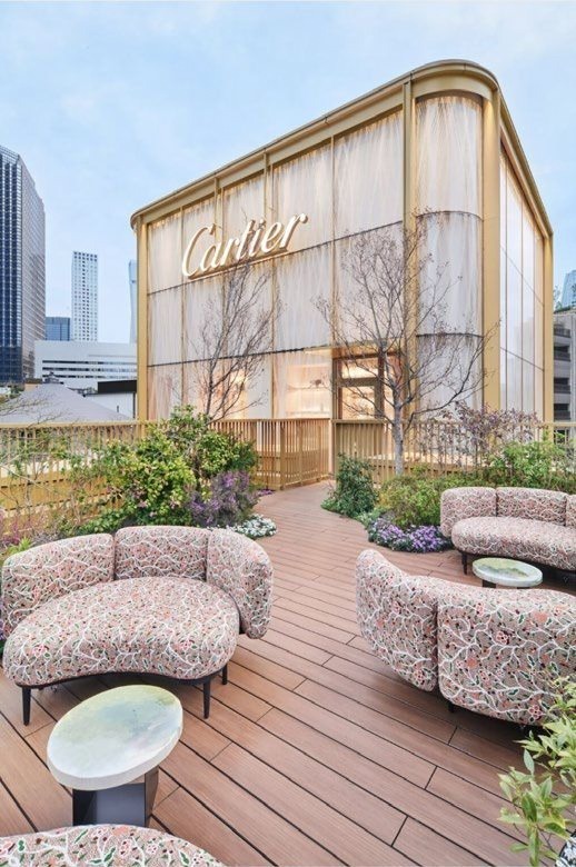 カルティエの新ブティックが麻布台ヒルズに - 庭園から着想を得た店内