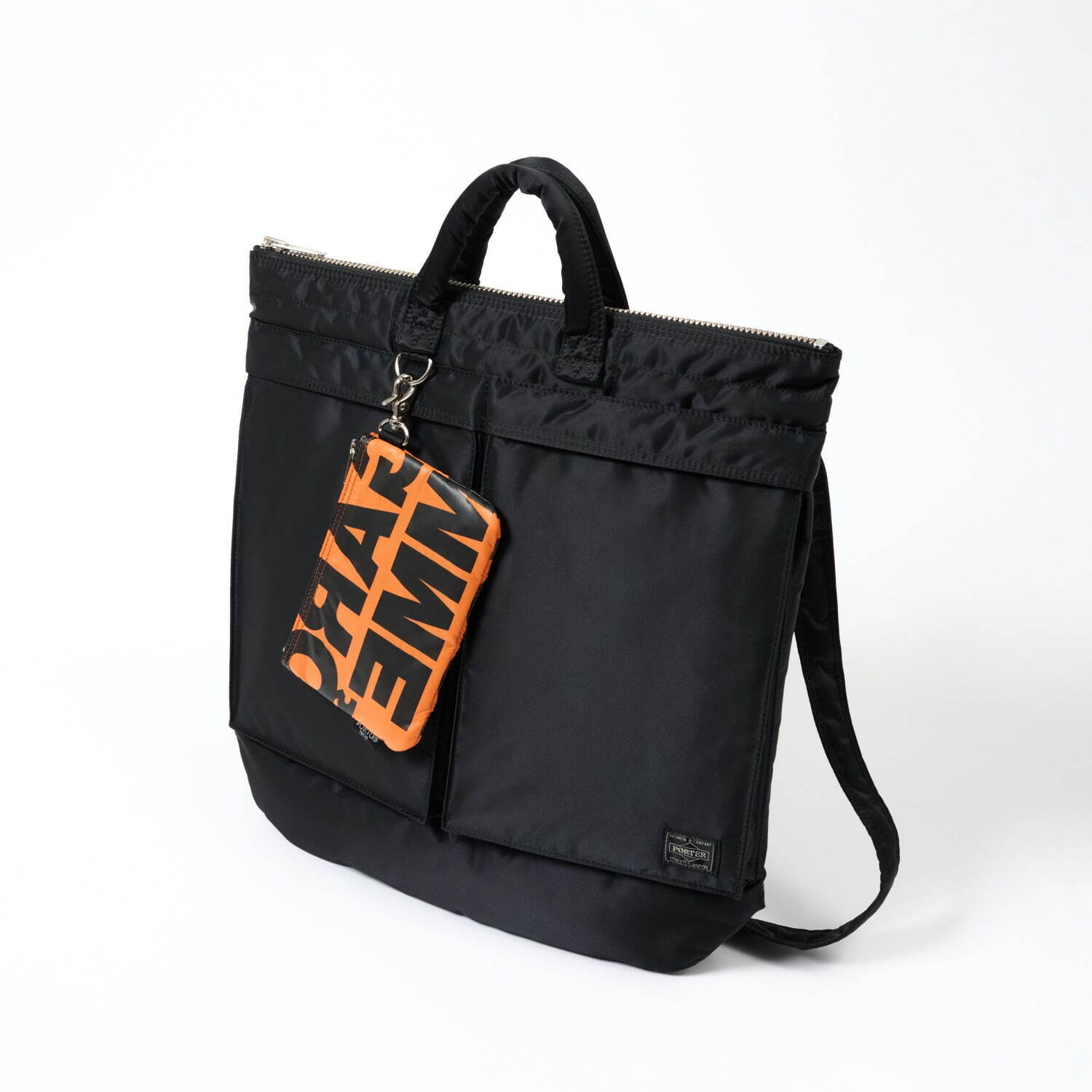 コム デ ギャルソン×ポーター「タンカー」ヘルメットバッグ、大胆な