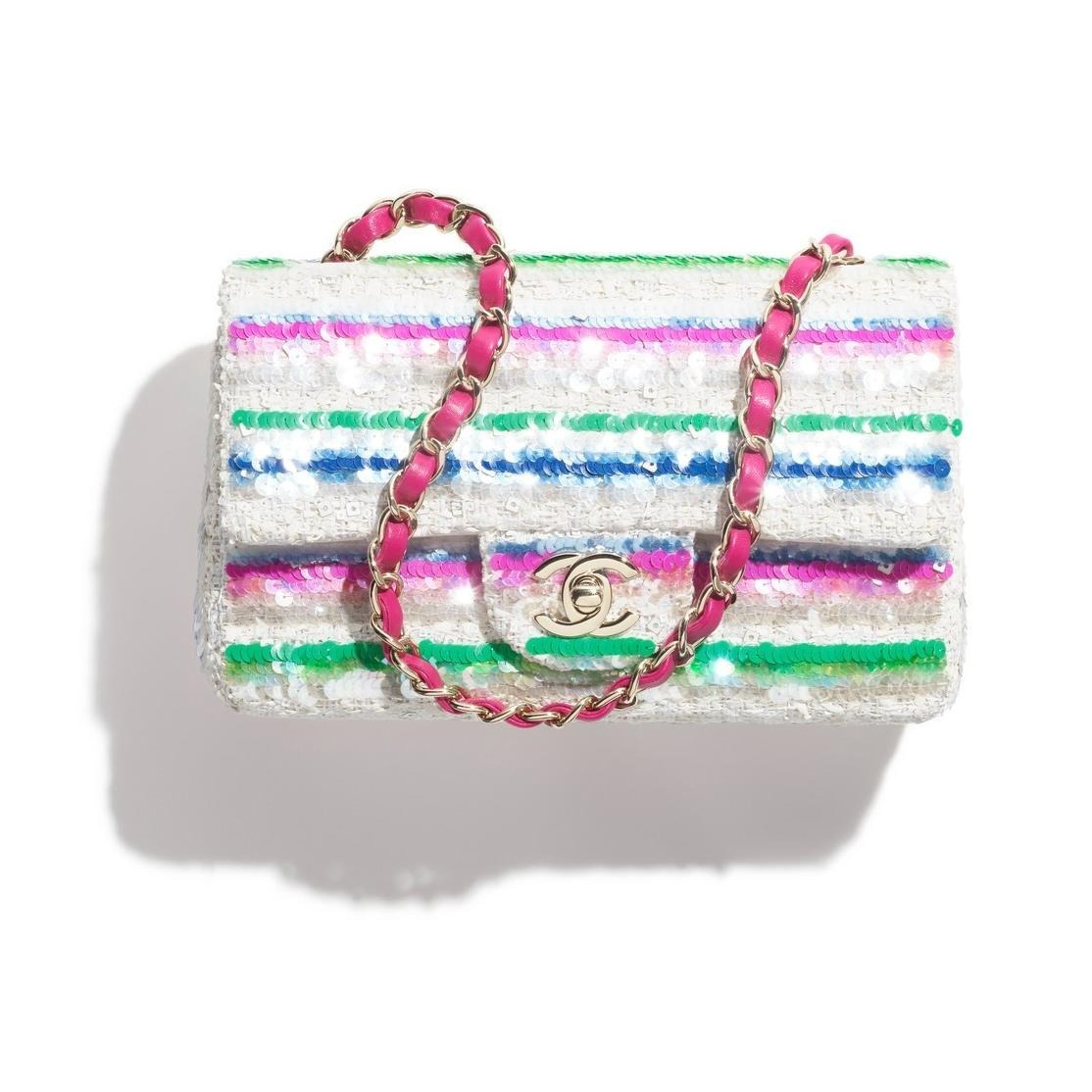 シャネル24年春夏新作バッグ、グラデーションツイードのフラップバッグ