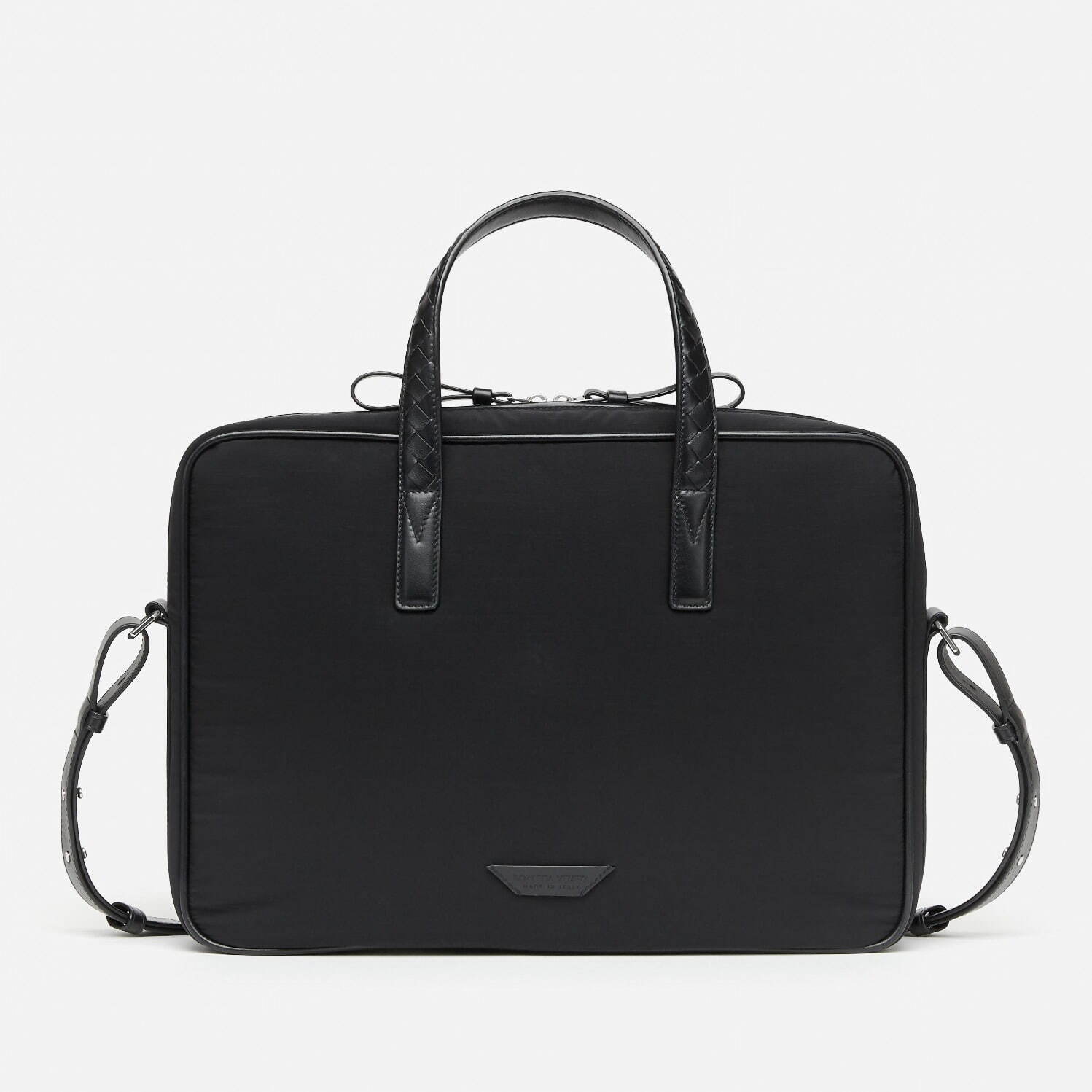 ボッテガ・ヴェネタ24年メンズバッグ、“斜めの編み込みレザー”クロス