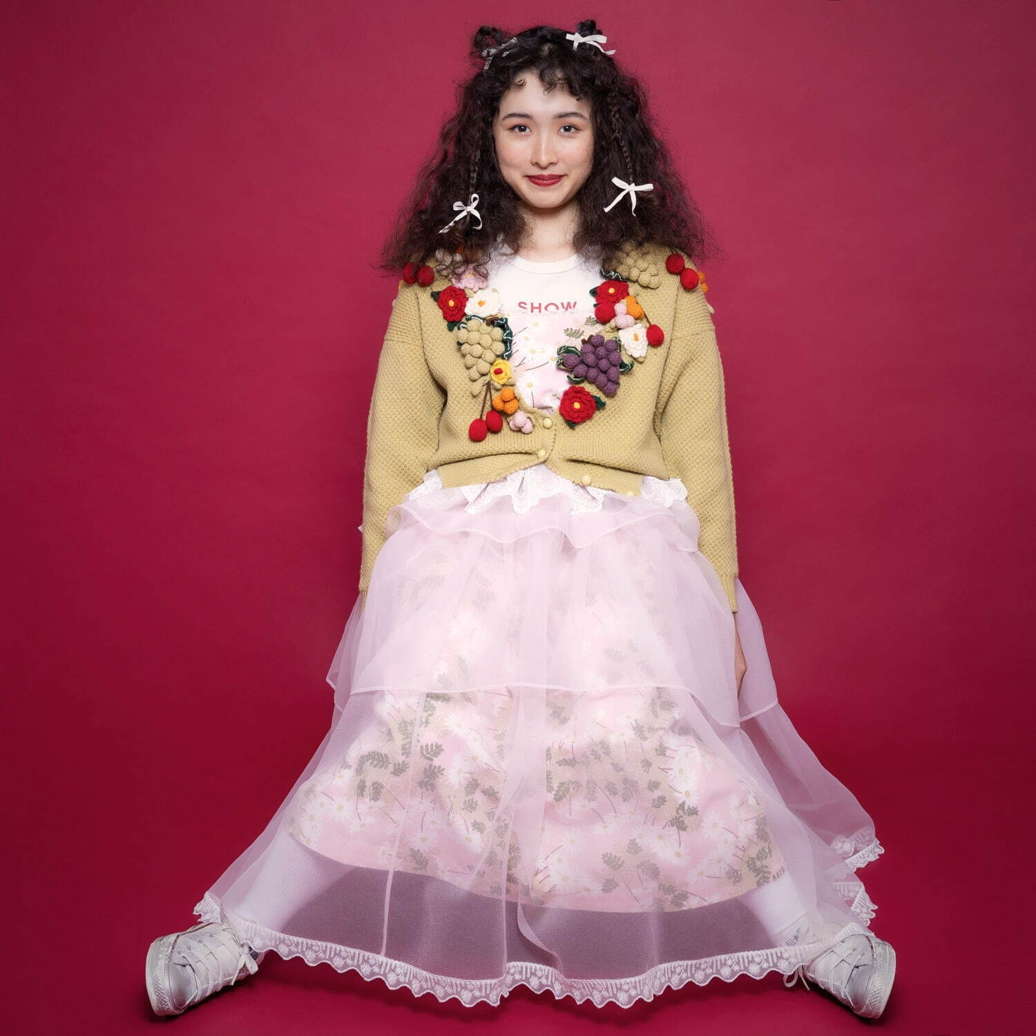 ピンクハウス、ハローキティとのコラボワンピース＆ローズ柄シューズ