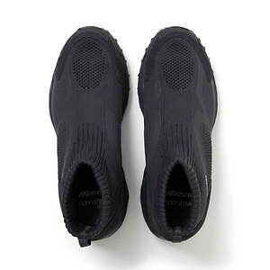 ミズノ×ノンネイティブの“オールブラック”スニーカー、ゴアテックス