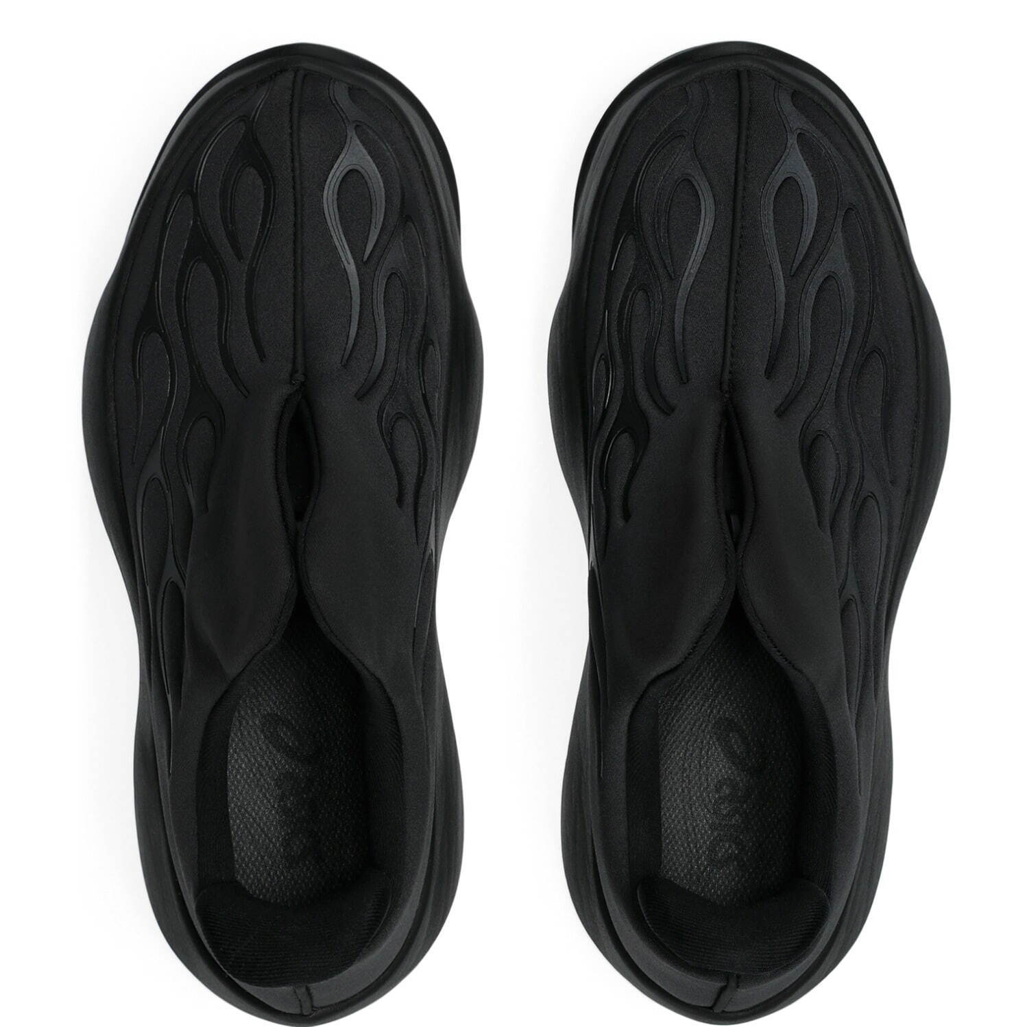 アシックス×「ONE OK ROCK」Takaのシューズ、激しいライブ