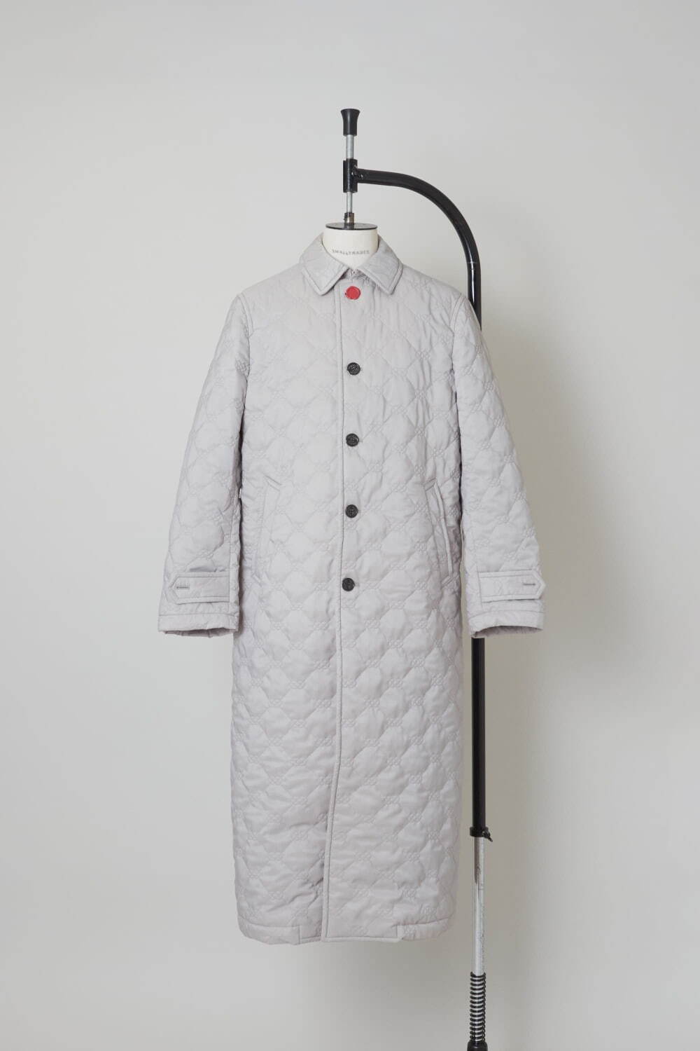 シンヤコヅカのトレンチコートやスキージャケット、“木の実”由来素材の