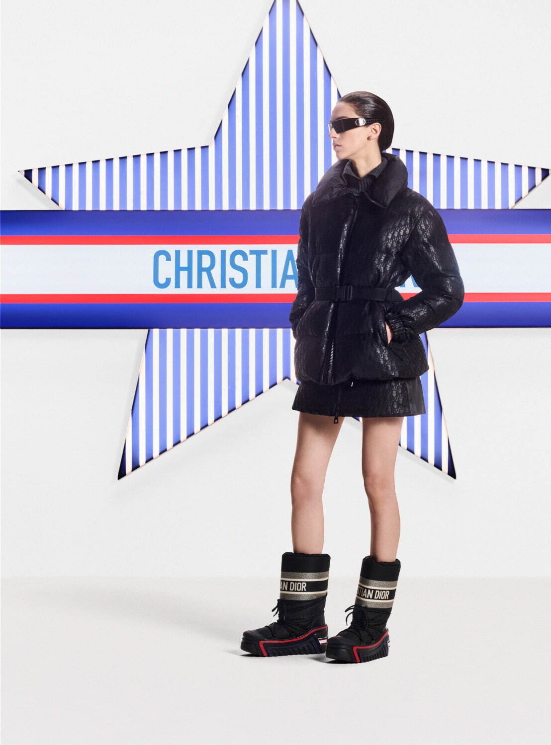 ディオール アルプス」新作ウェア、ゴールドロゴのバッグ＆星モチーフ