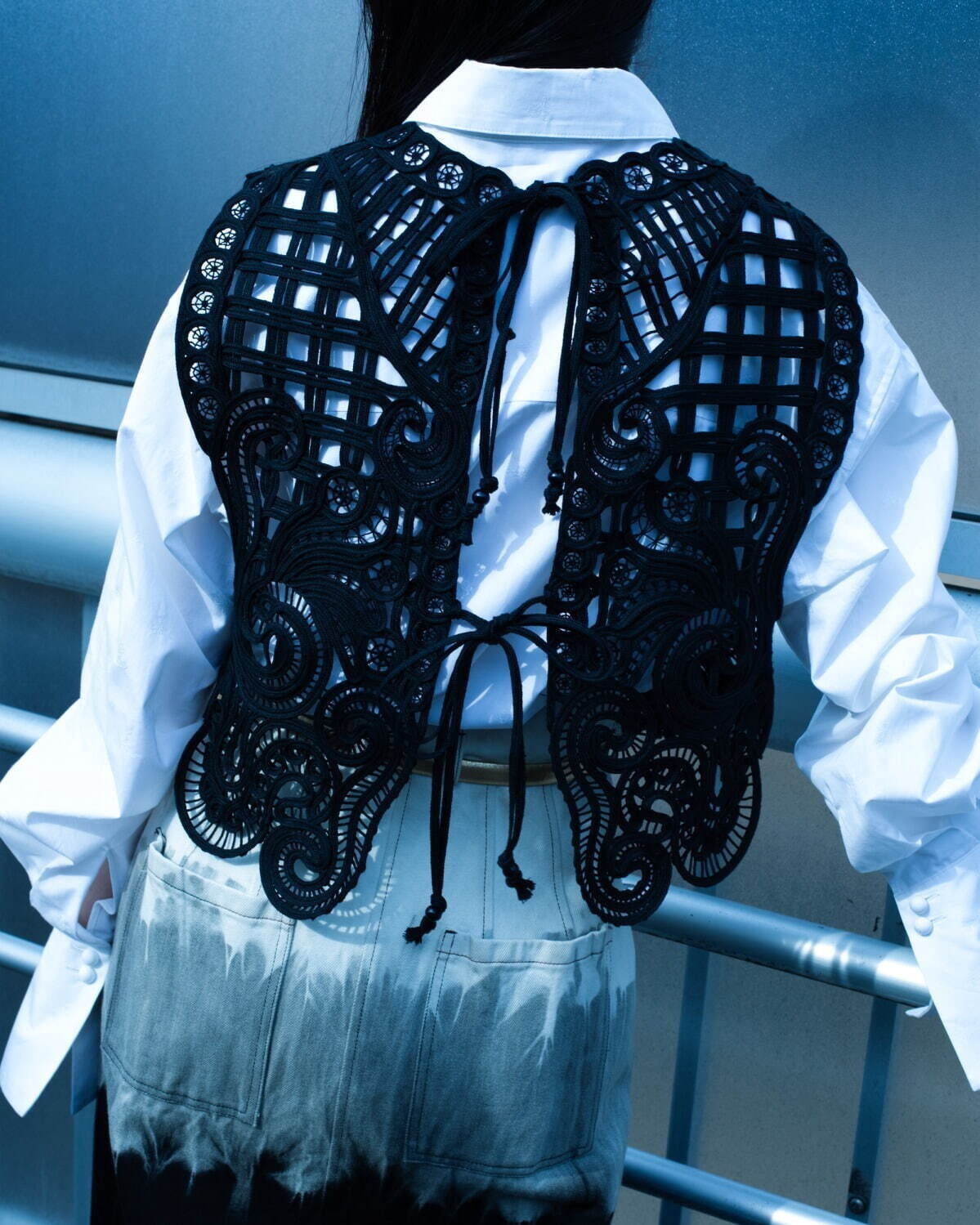 マメ クロゴウチの24年秋冬、“刺繍レース”華やぐドレス＆コード刺繍の