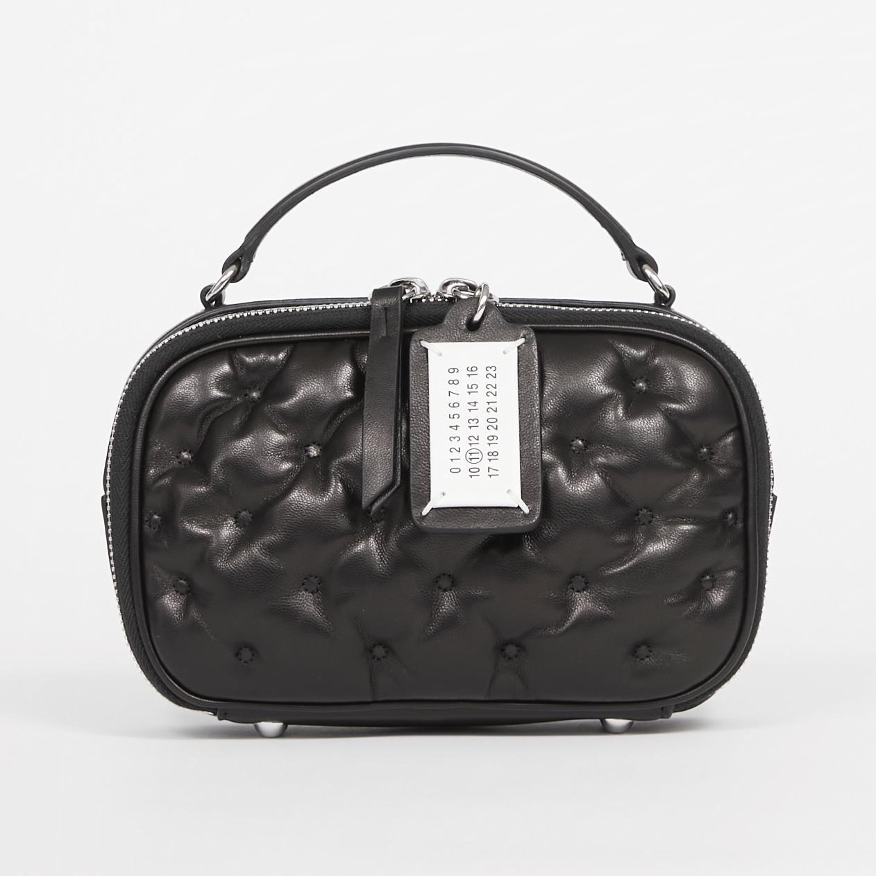 メゾン マルジェラ“雲型フォルム”のバッグ「グラム スラム」刺繍入り