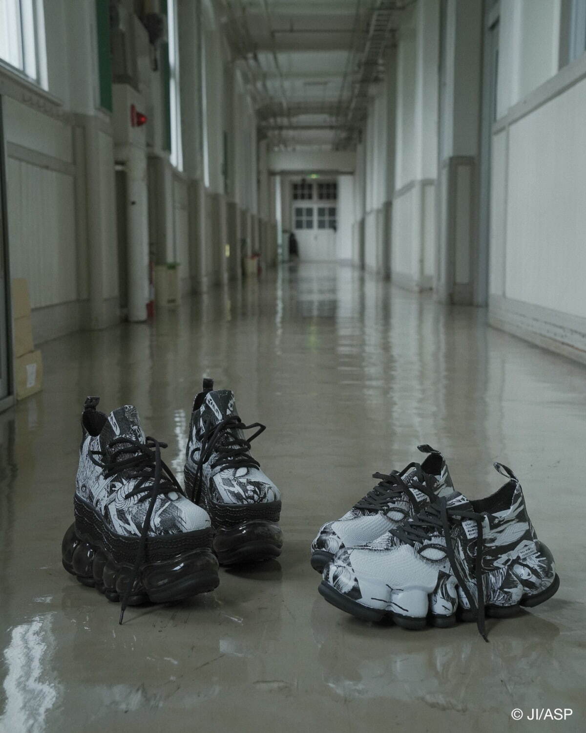 ミキオサカベ×伊藤潤二のホラー漫画「富江」“目”が浮かび上がるTシャツ