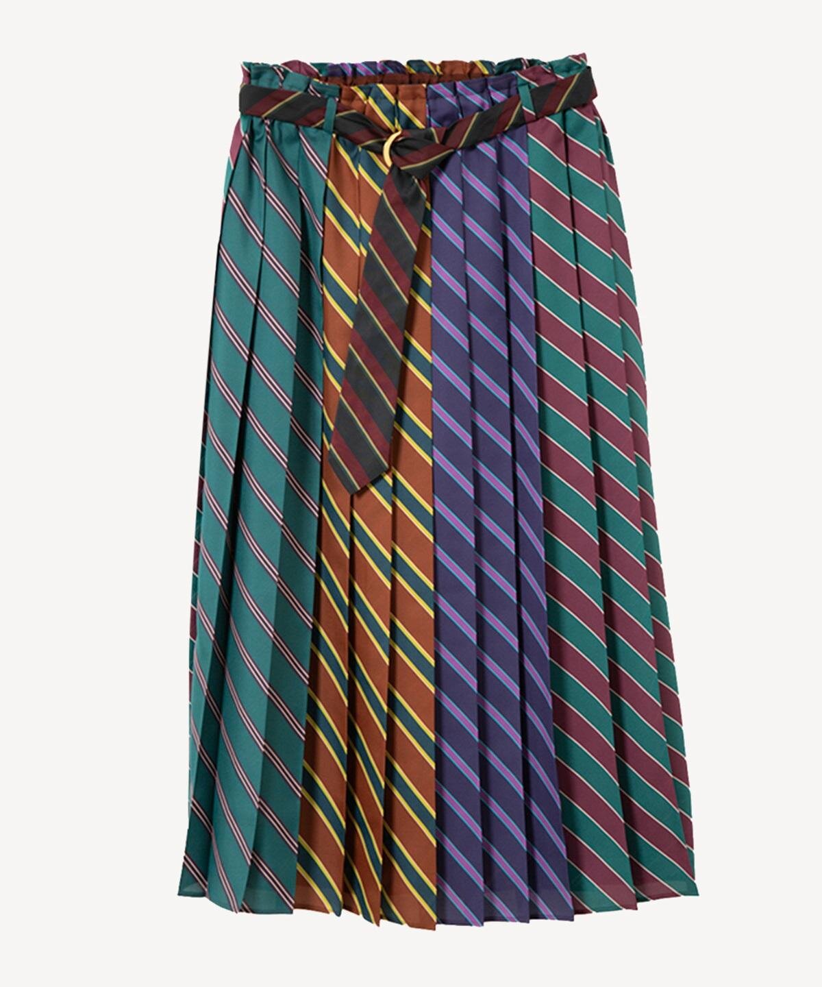 ミュベール25年秋冬、“リス”主役のスカーフ柄カーディガン＆花柄ファー