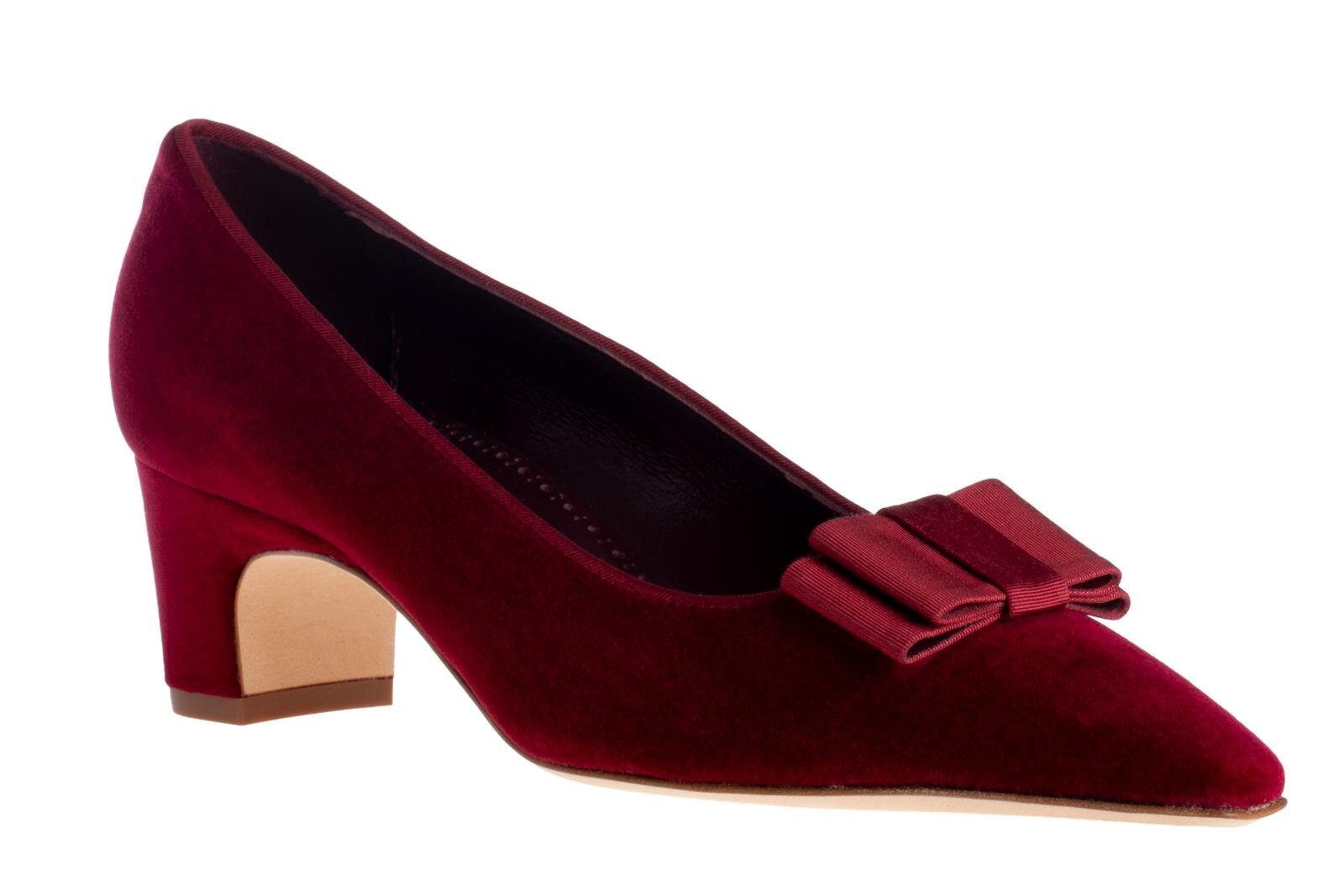 マノロ ブラニク“リボン”付きのベルベットパンプス、スペイン闘牛士の