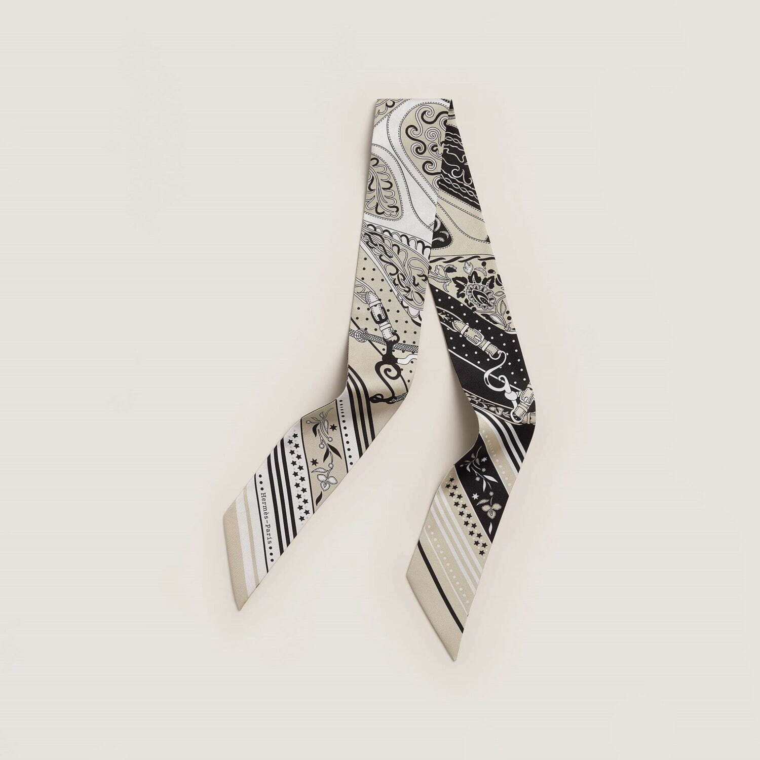 エルメスの「ツイリー」花々とフルーツ、色鉛筆モチーフなどプレイフル