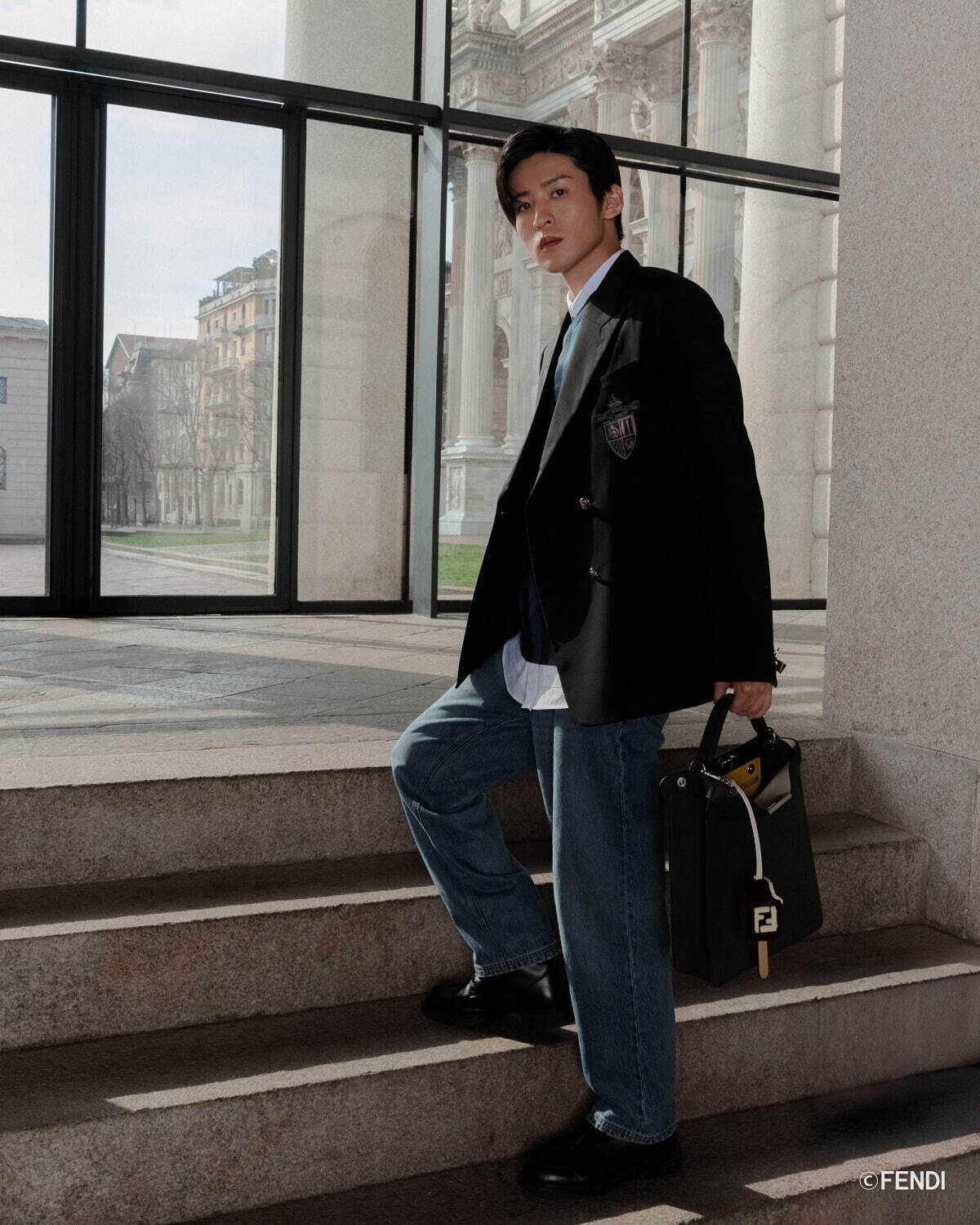Snow Man目黒蓮のフェンディ25年春夏コーデを紹介、エンブレム付き