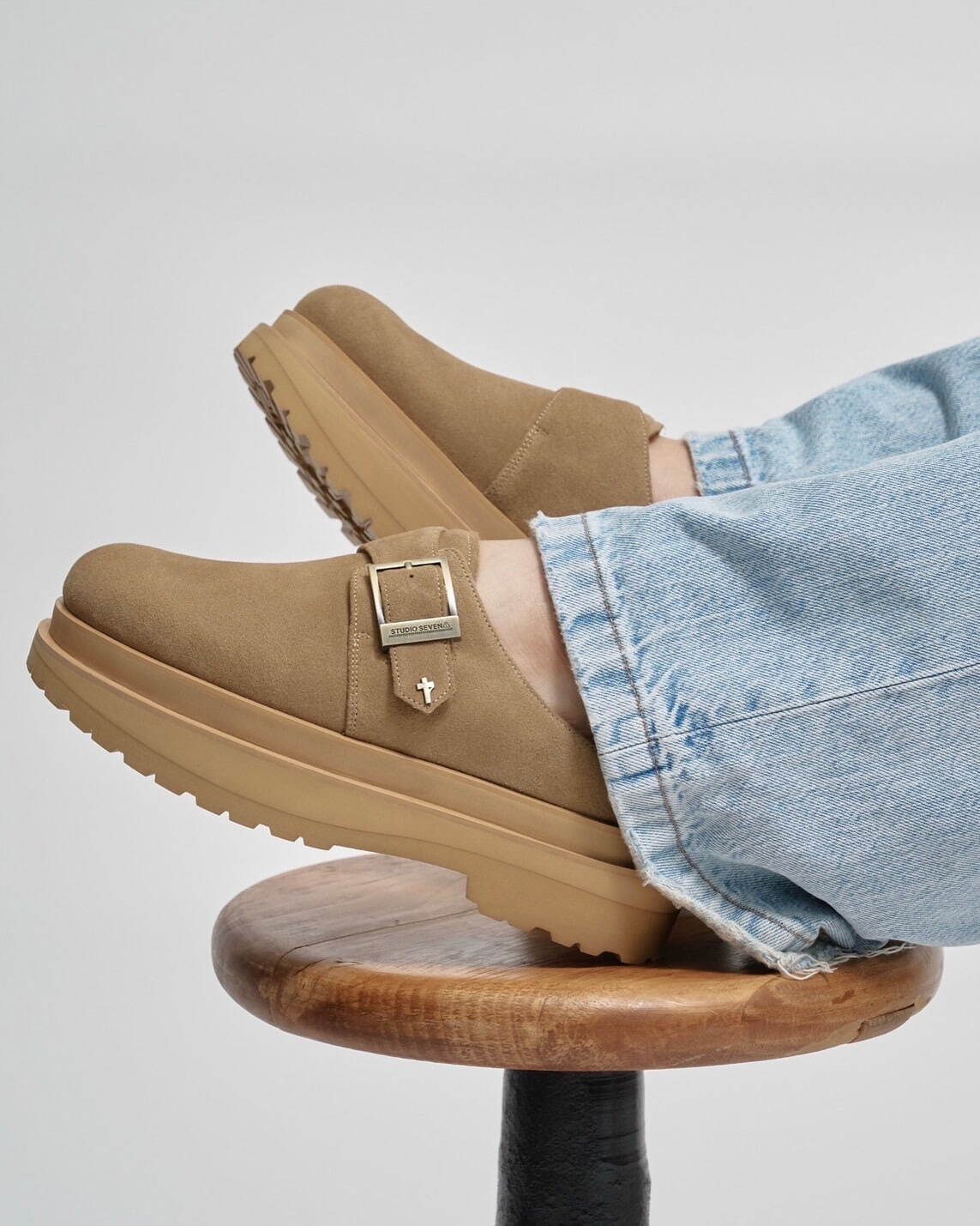 岩田剛典のナード マインド×スタジオ セブンの厚底サンダル、クロス