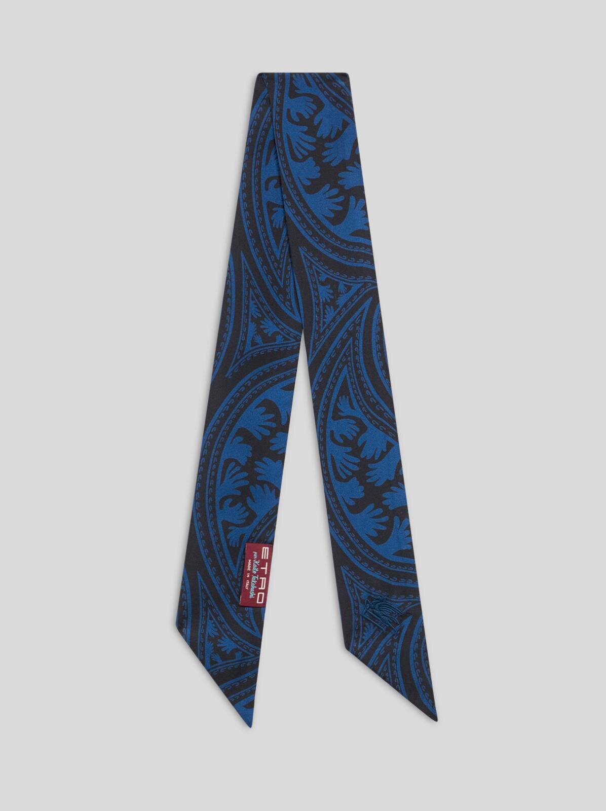 エトロ、キンプリ髙橋海人が描く“手”モチーフのペイズリー柄スカーフに