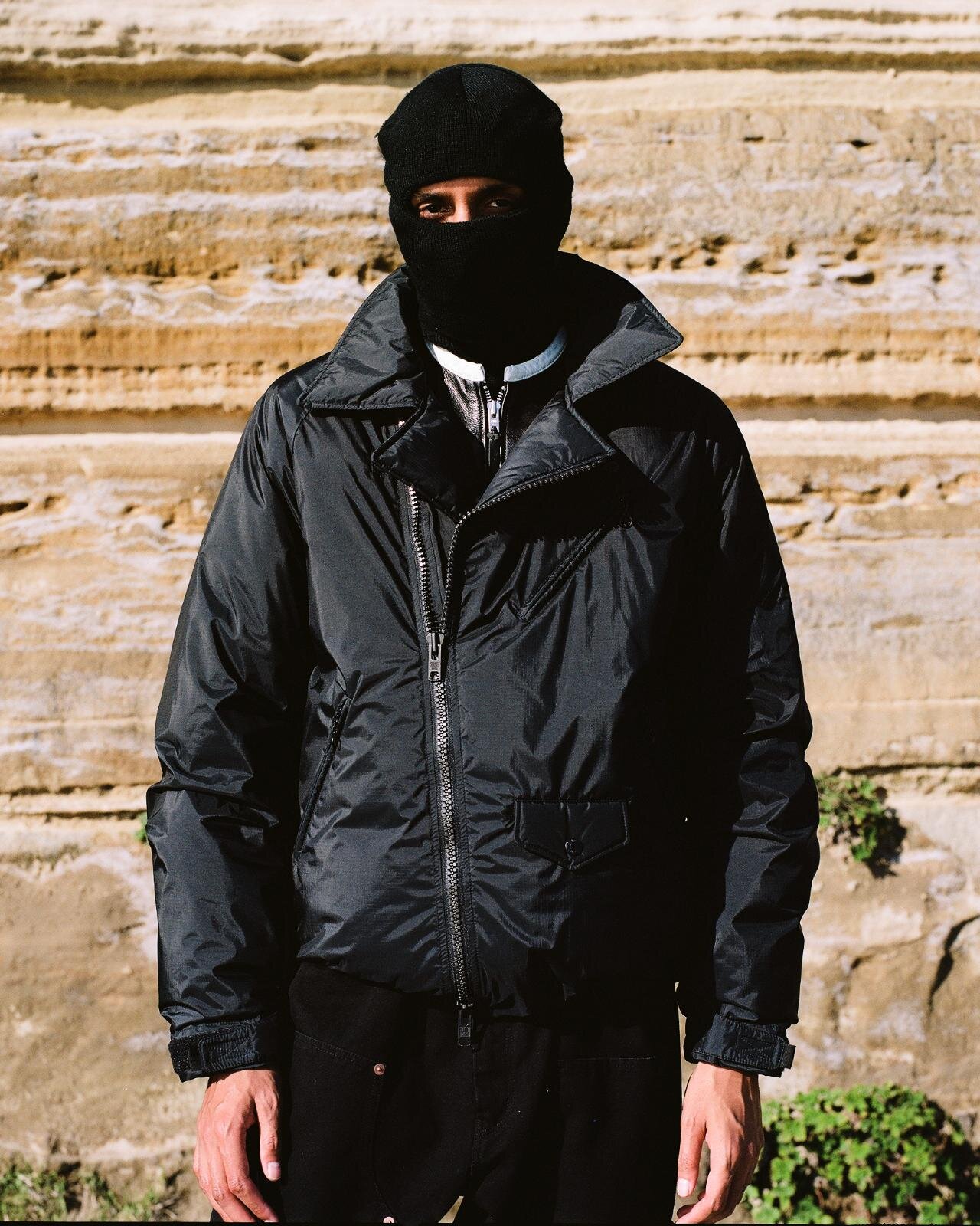 ショット×ナンガ、ダブルライダース型の高機能メンズダウンジャケット