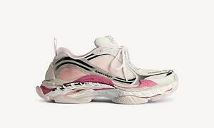 バレンシアガのスニーカー「トリプル S.2」異なる靴底を組み合わせた