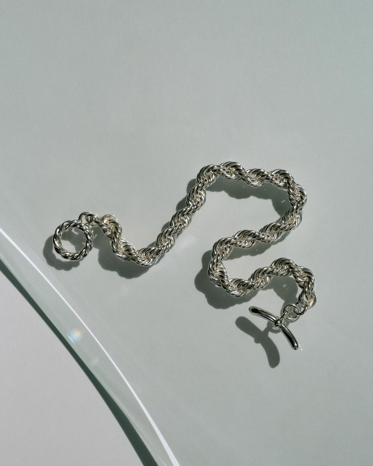 エルエーエイチ“経年美化”楽しむシルバーブレスレット、編み込んだ