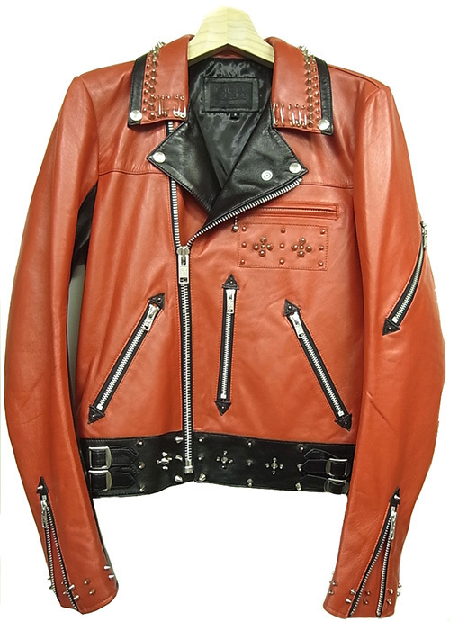 表参道のトレーディング ミュージアム・コム デ ギャルソンで、99%IS