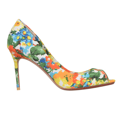 ツル バイ マリコ オイカワの春の新作 - 可憐に咲く花を足元に