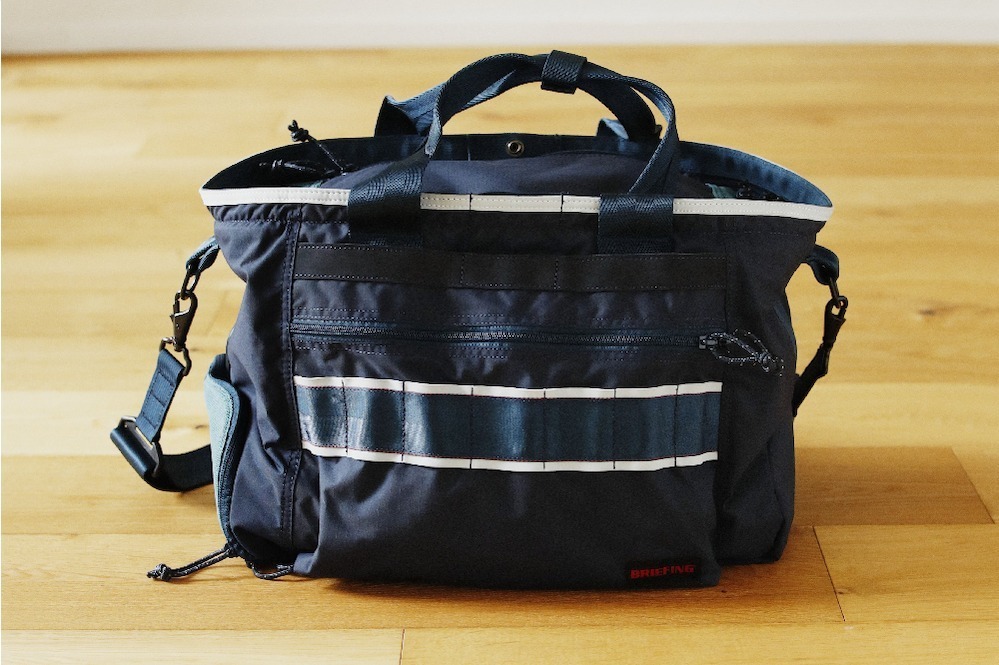 ニューバランス×ブリーフィングのコラボバッグ、シューズのパーツを施