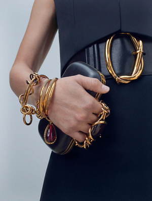 アレキサンダー・マックイーンの新作ジュエリー、アンティークゴールド