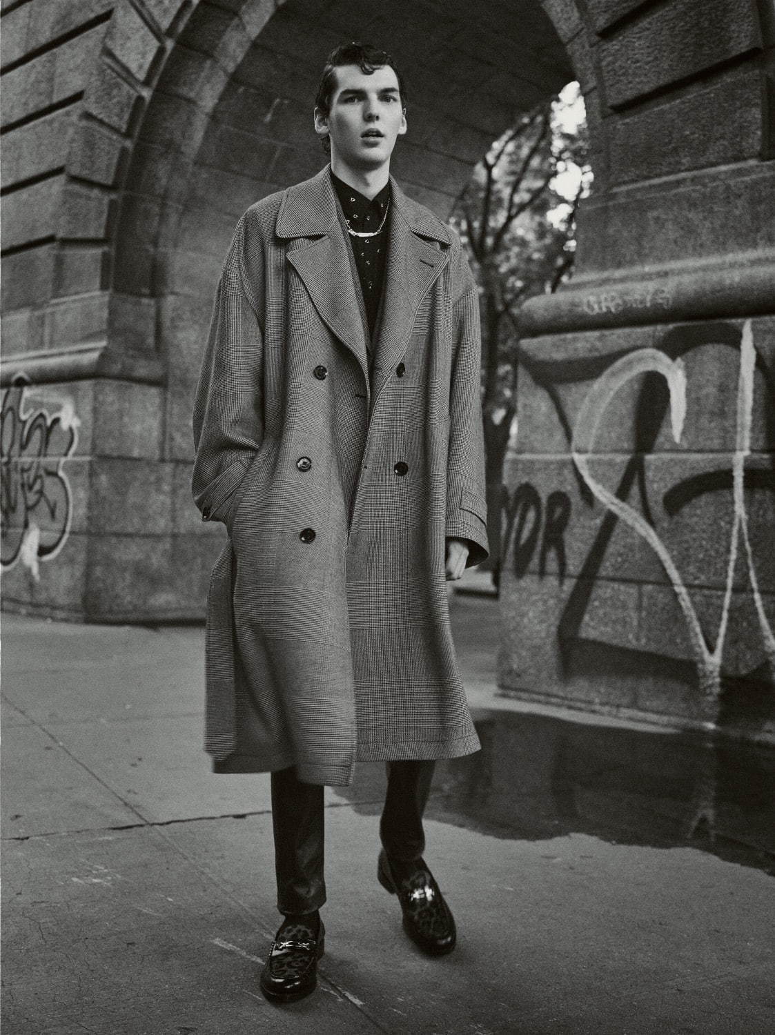 ZARAウィメンズ＆メンズ新作、“星座”ワンピースやフェイクファー付き