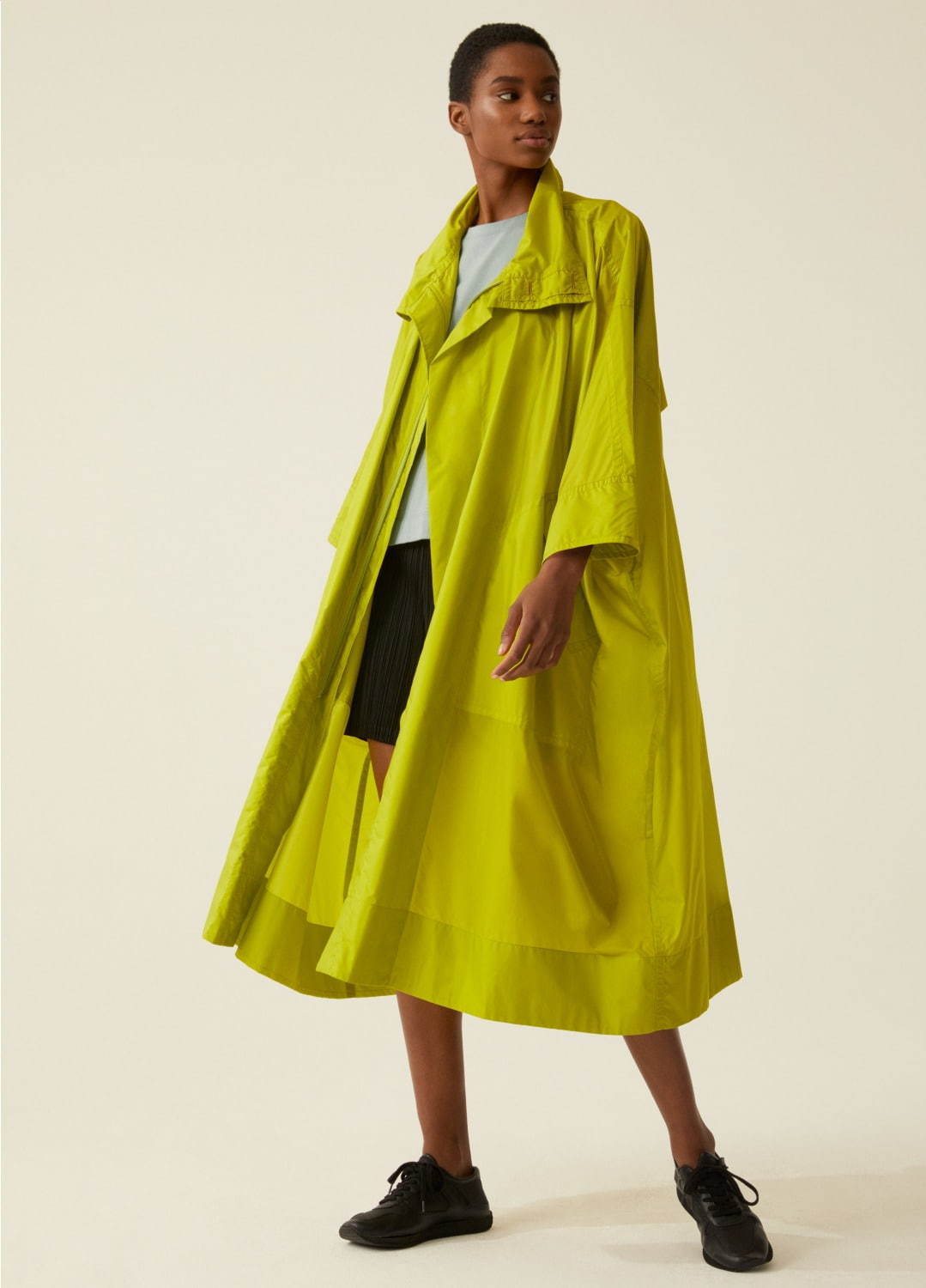 プリーツ プリーズ イッセイ ミヤケ新作ウェア、“楽器の音”を表現した