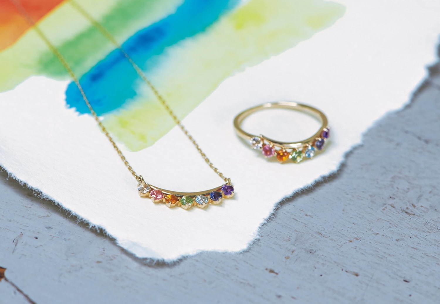 スタージュエリー ガールのクリスマス限定ジュエリー、七色カラー