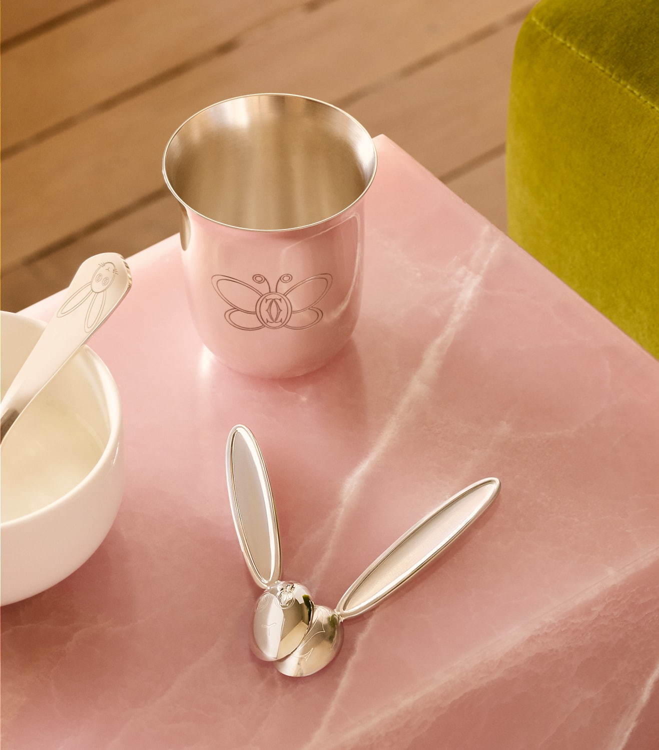 カルティエからインテリア雑貨＆文房具が新登場、”パンテール”やリボン