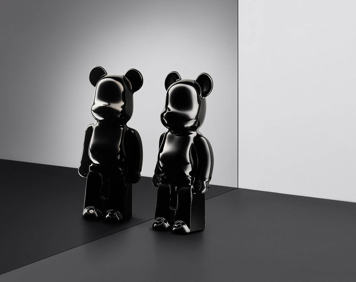 バカラ ベアブリック」クリスタルのネックレスやピアス、ブラック