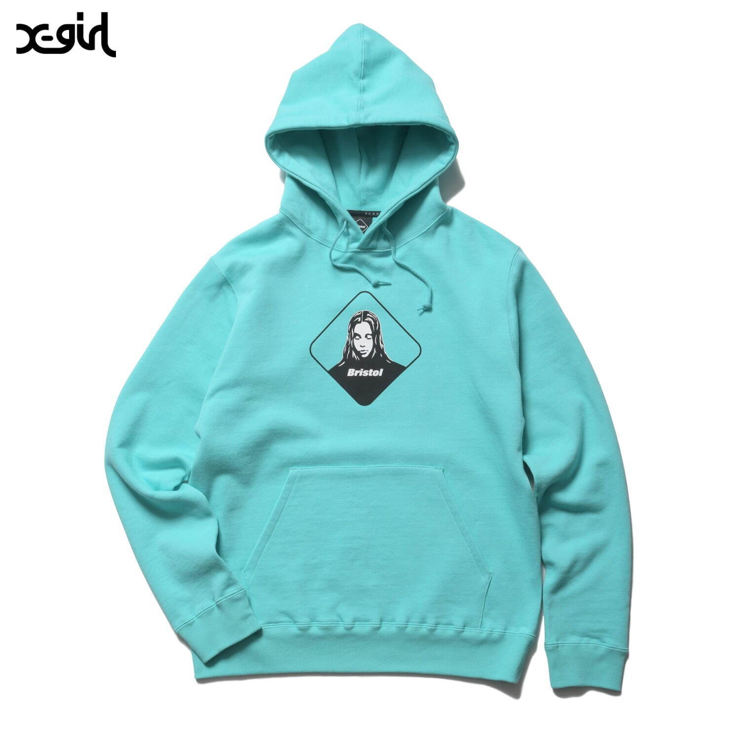 X-girl × エフシーレアルブリストル、鮮やかライトブルーのコラボロゴ