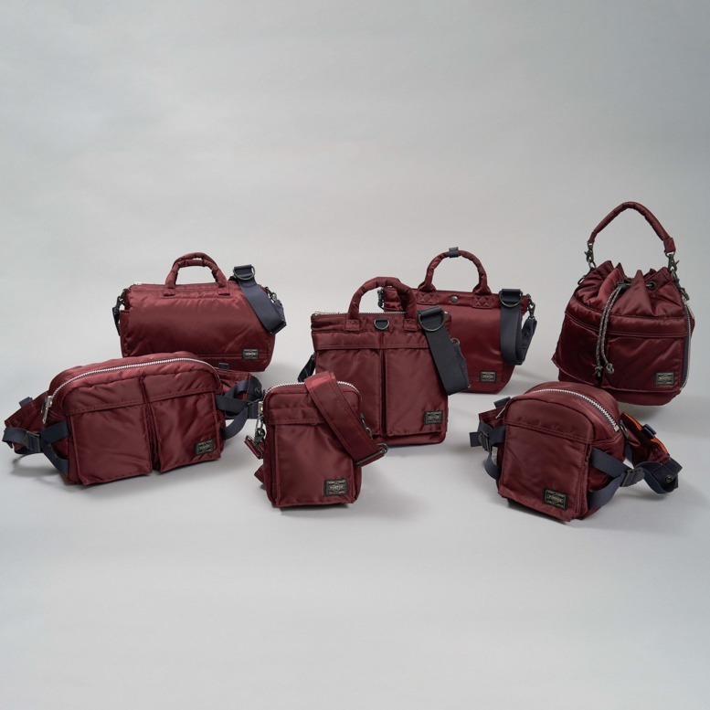 ポーター エクスチェンジのバッグ「ピーエックス タンカー」に赤と茶を