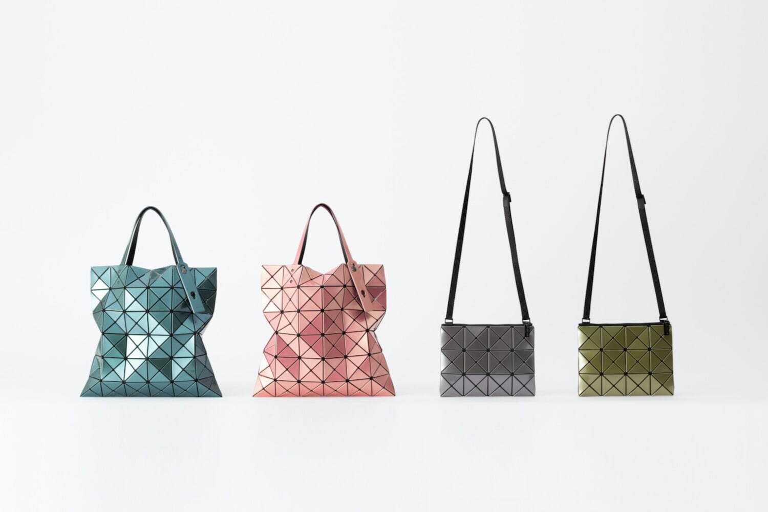 BAO BAO ISSEY MIYAKE22年新作バッグ、“楕円形”の新ハンドバッグなど
