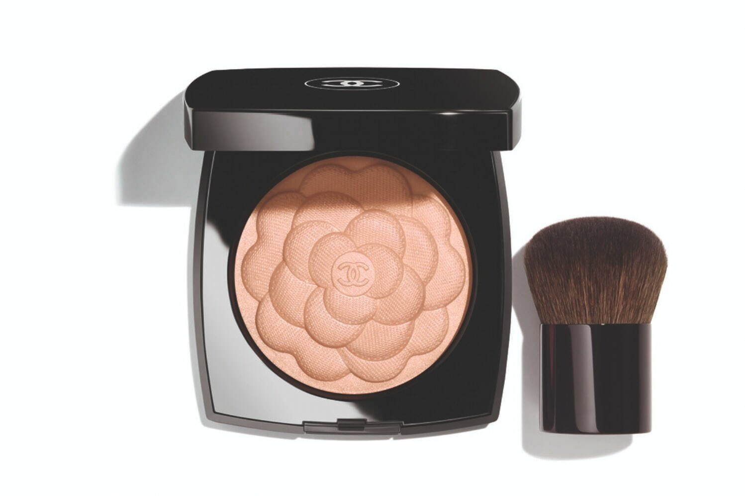シャネル2022年春コスメ、“立体カメリア”のフェイス パウダーや“輝き