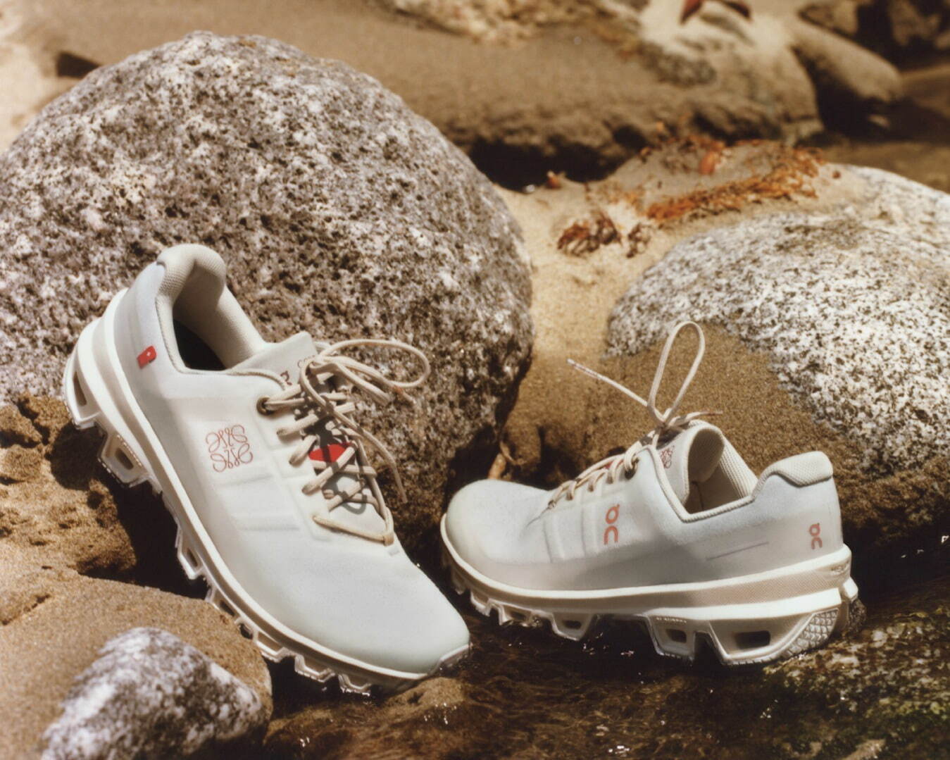 写真34/63｜ロエベがスイス発「オン」とコラボ、グラデーション色の