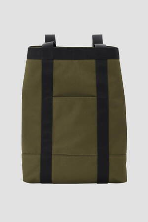 ポーター×マーガレット・ハウエルの2WAYバッグ、構築的シルエットの