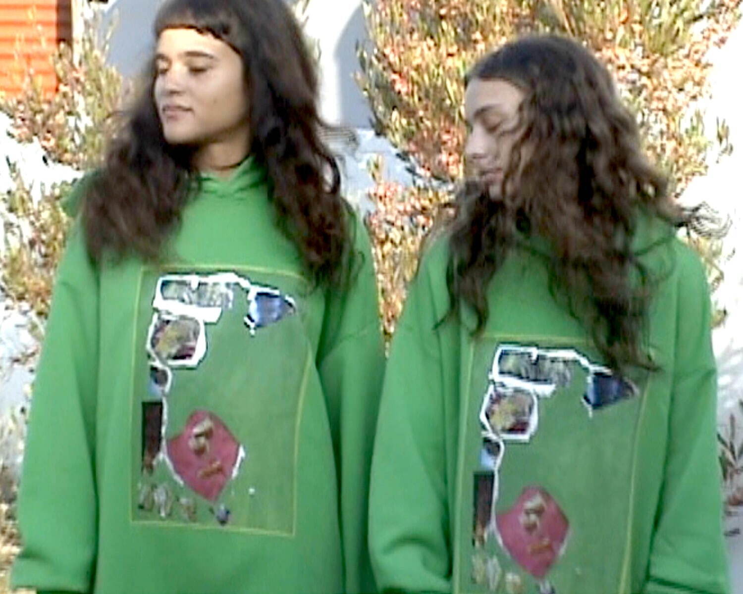 アクネ ストゥディオズ“馬”やフルーツモチーフのコラージュプリント