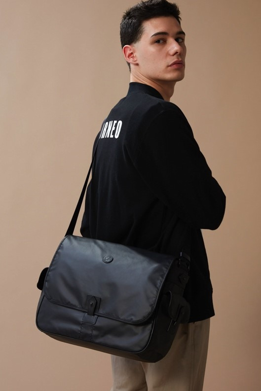 ハンティング・ワールドの新作バッグ「バチューデイトリップ」超軽量