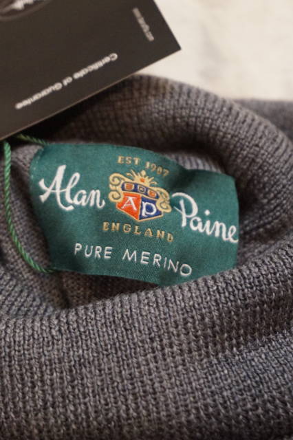ALAN PAINE』(アラン ペイン)メリノウールタートルネックセーター