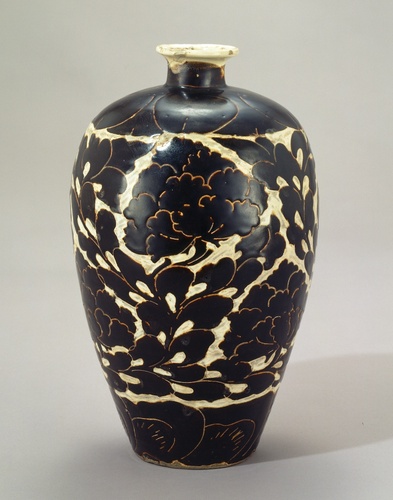 白地黒掻落牡丹文梅瓶 | 磁州窯 | 収蔵品詳細 | 作品を知る | 東京富士