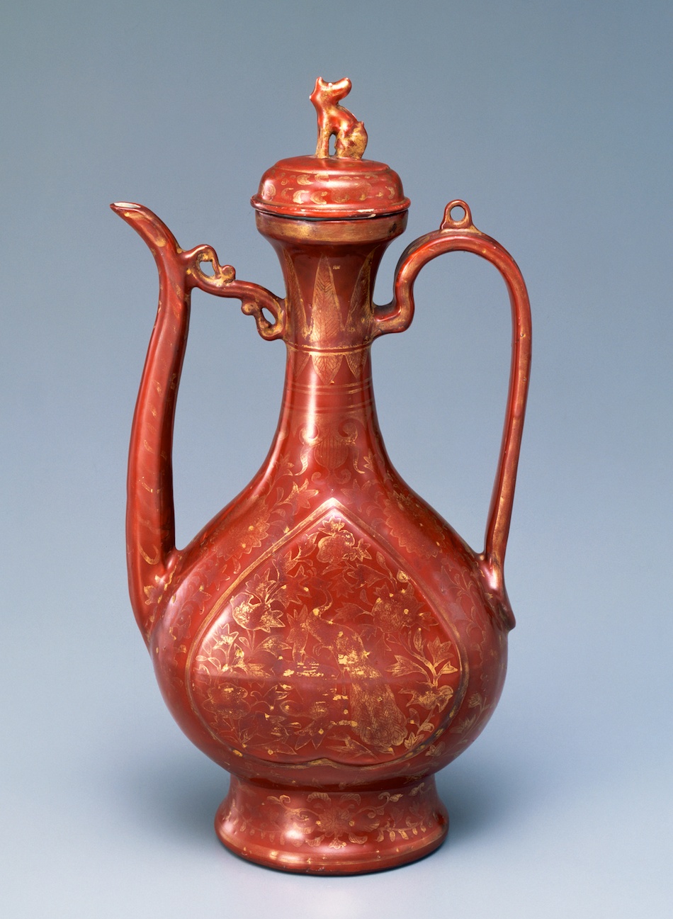 赤地金彩孔雀文仙盞瓶 | 景徳鎮窯 | 収蔵品詳細 | 作品を知る | 東京