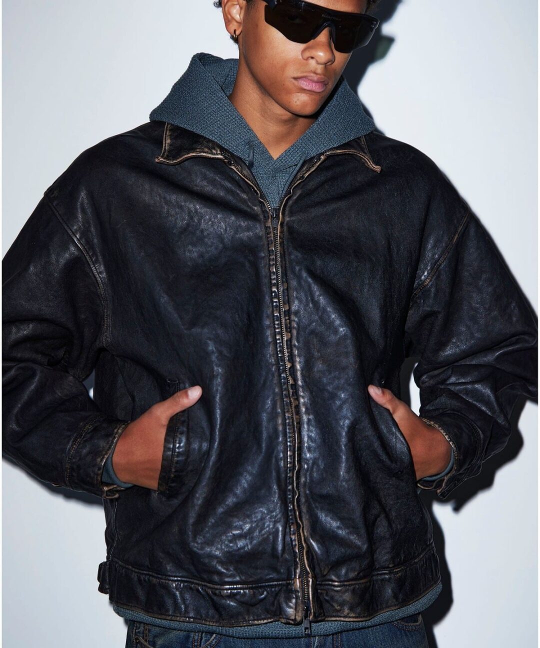 BEAMS ユーズド加工 レザージップブルゾンが、2024年 9月下旬 発売