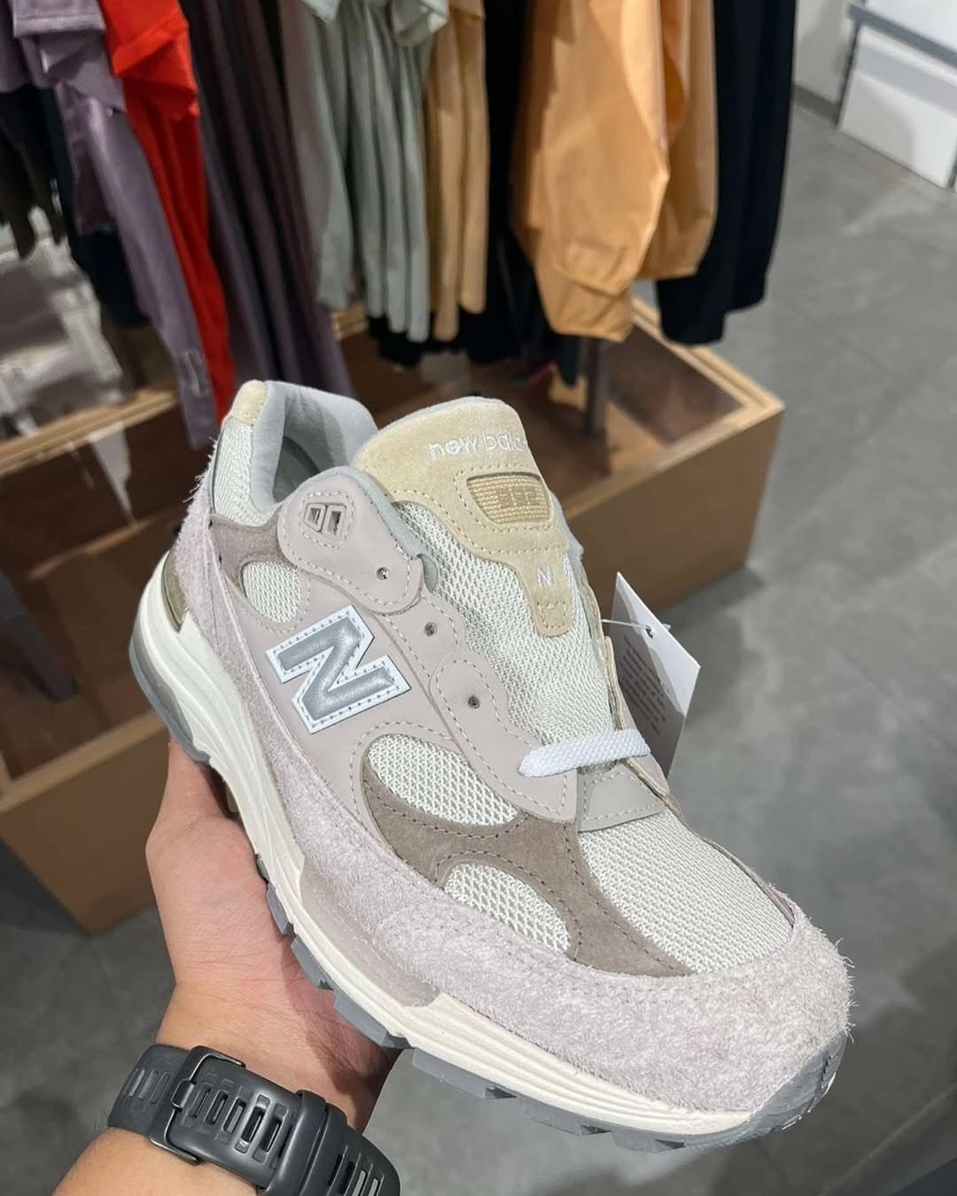 国内 2025年 4/18 発売】New Balance U992 MM “Moonrock/Mushroom