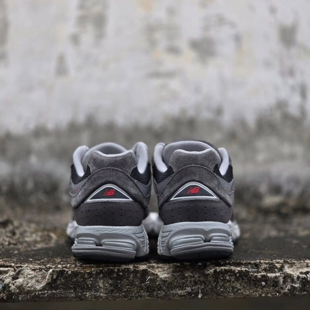 2025年 6/27 発売】New Balance U2002 RA “Dark Grey” (ニューバランス
