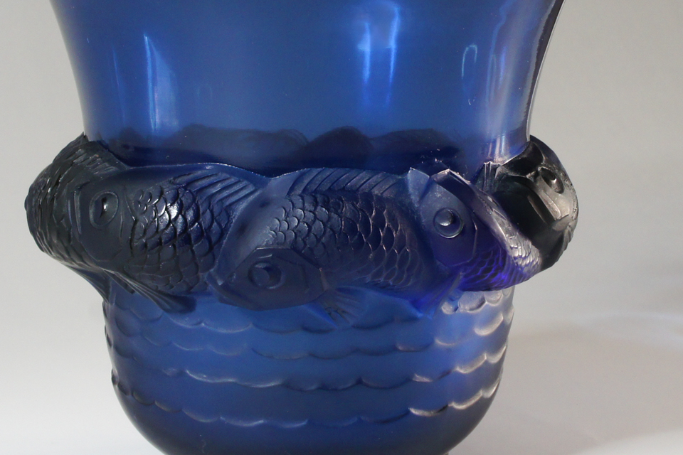 ピリアック（サファイアブルー）」ルネ・ラリックの花瓶《ギャルリー