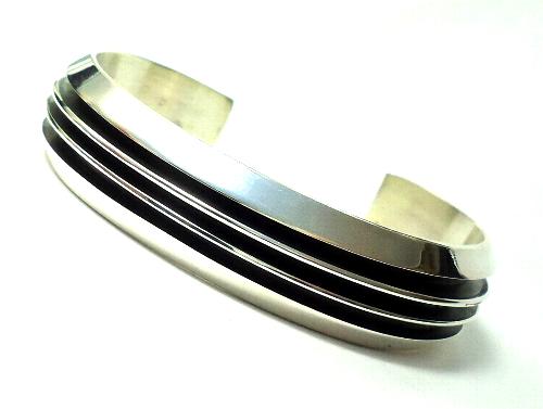 インディアンジュエリー Tom Hawk（トムホーク）作 シルバー