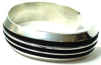 インディアンジュエリー Tom Hawk（トムホーク）作 シルバー