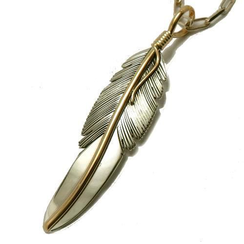 Harvey Mace（ハーヴィーメイス）フェザーペンダント